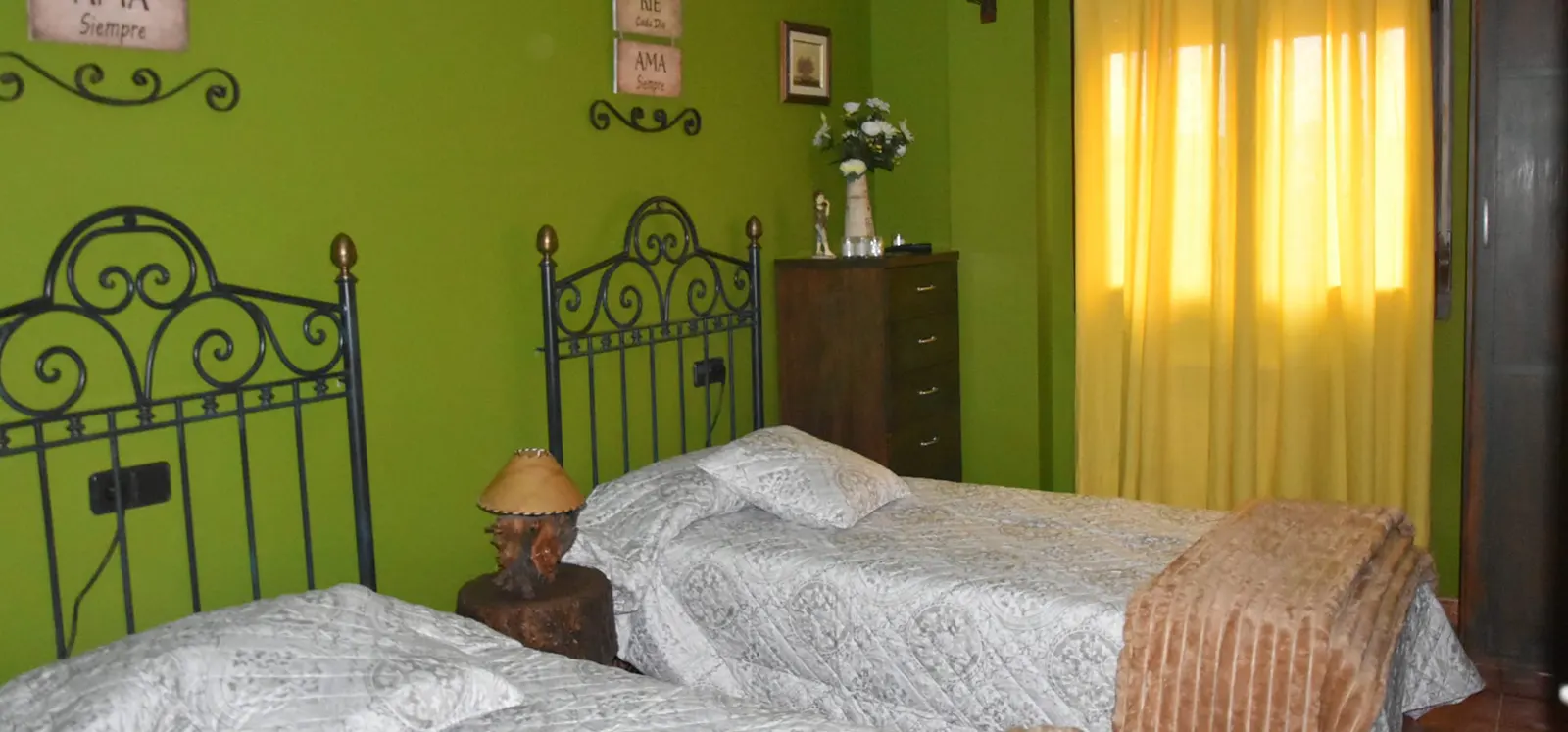 Casa Rural Valderaduey. Dormitorio de 2 camas